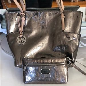 Micheal Kors Silver Metallic Bag & Wallet Wrislet